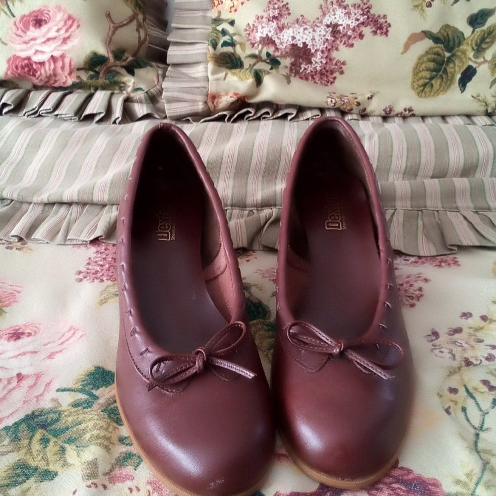 DEXTER HEELS  8.5N  Burgundy